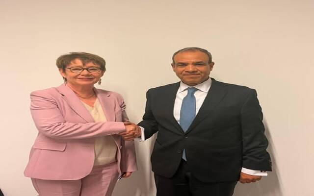 بدر عبد العاطي وزير الخارجية والتعاون الدولي والمصريين بالخارج و أوديل رينو باسو رئيسة البنك الأوروبي لإعادة الإعمار والتنمية