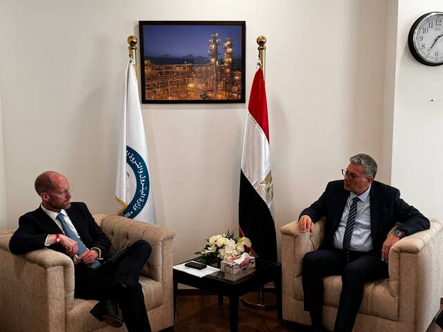 وزير البترول المصري يبحث مع البنك الأوروبي التعاون بمجال خفض الانبعاثات