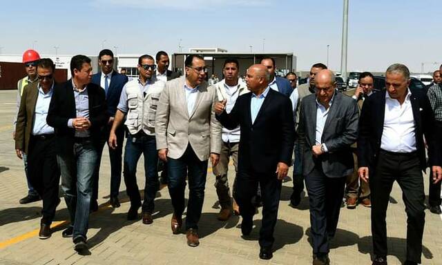 مدبولي يتفقد ميناء السادس من أكتوبر الجاف بعد تشغيله تجريبياً خلال مؤتمر المناخ