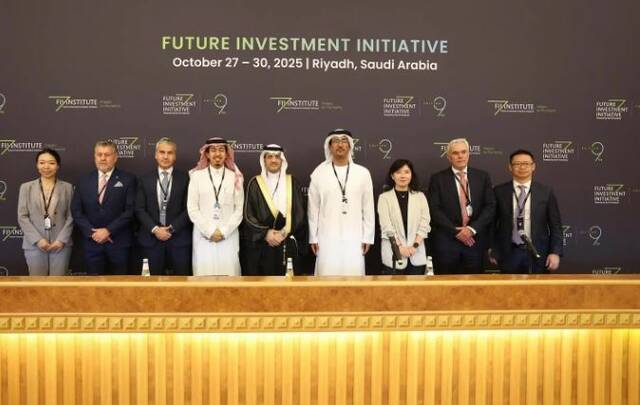 جانب من توقيع الاتفاقية