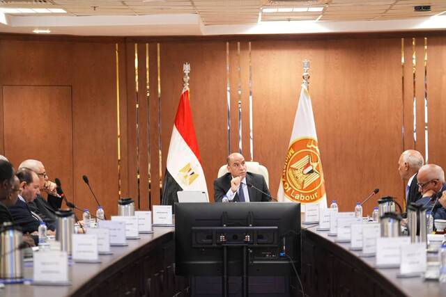 جانب من اجتماع مجلس إدارة صندوق طوارئ العمال برئاسة وزير العمل المصري