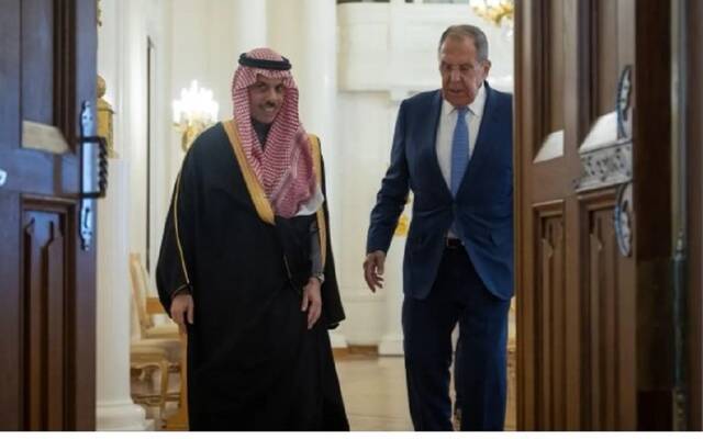 الأمير فيصل بن فرحان بن عبدالله وزير الخارجية ووزير خارجية روسيا الاتحادية سيرجي لافروف