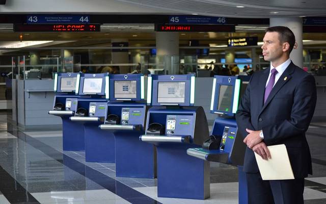 أمريكا تلغي شرط إلزام الوافدين بتقديم شهادة اختبار سلبية الإصابة بـ"كورونا"