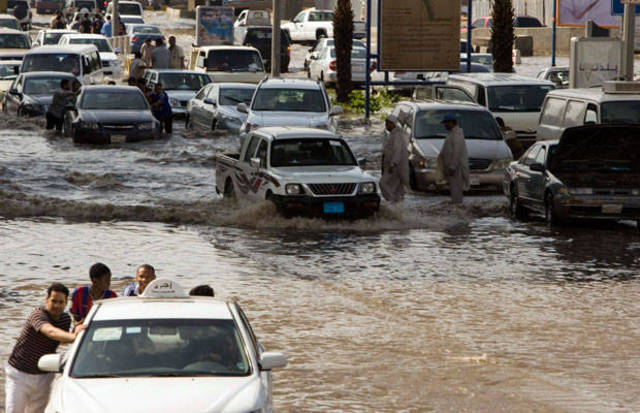 سجن 5 متسببين في كارثة جدة 17 عاما وتغريمهم مليوني ريال وتبرئة 3 مقاولين