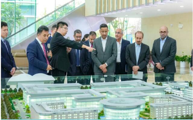 الخريف يبحث تعزيز التعاون بمجال الابتكار الصناعي مع مجموعة zgc الصينية