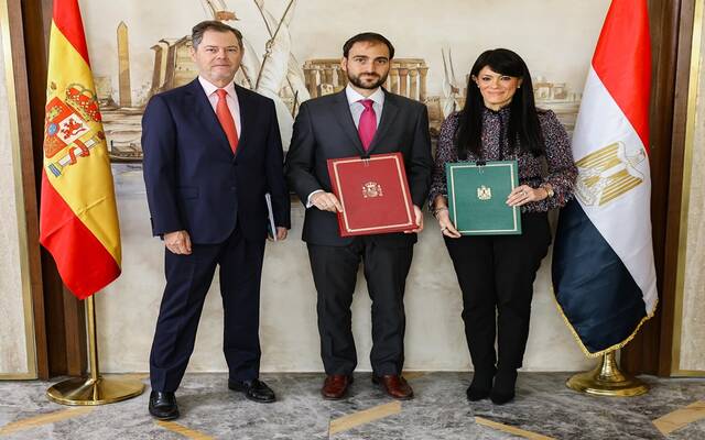 أثناء التوقيع