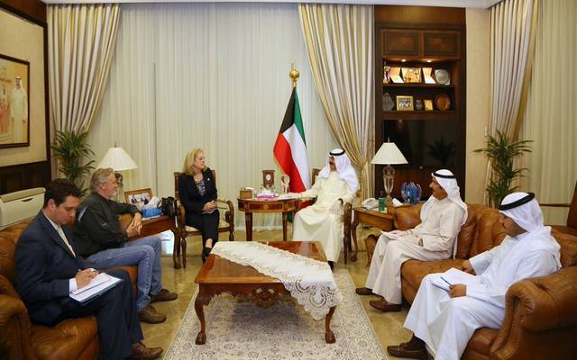 سفيرة الولايات المتحدة تعد الكويت بتكنولوجيا مطوّرة لمكافحة كورونا