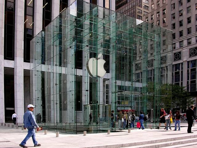 Apple to open floating store in Singapore