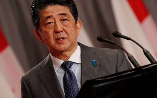 رئيس وزراء اليابان يزور المناطق المتضررة من إعصار هاجيبيس