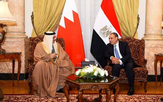 بدر عبد العاطي وزير الخارجية والهجرة المصري مع الدكتور عبد اللطيف بن راشد الزياني وزير خارجية مملكة البحرين