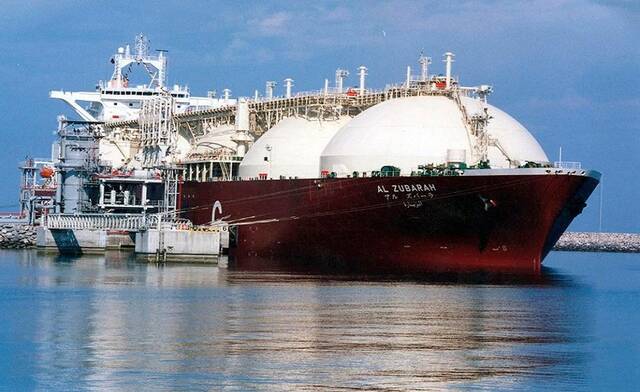 سفينة لنقل الغاز الطبيعي المسال