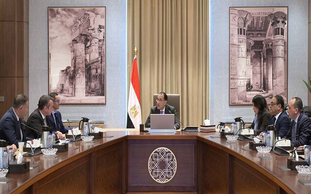 مصطفى مدبولي رئيس مجلس الوزراء مع محمد تارا رئيس مجلس إدارة شركة "انكا" العالمية بحضور حسن الخطيب وزير الاستثمار والتجارة الخارجية