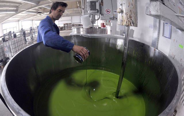 البويات والصناعات الكيماوية