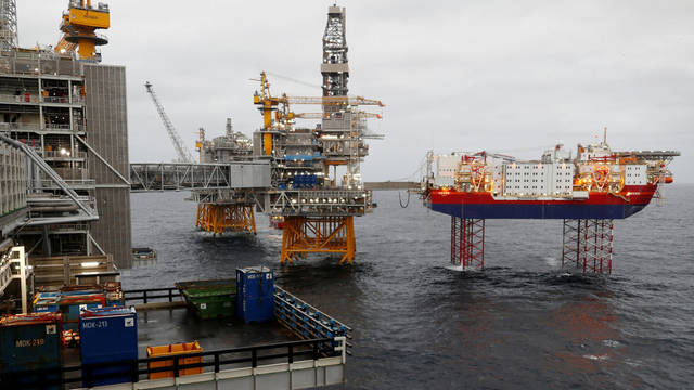 أوبك وروسيا تبحثان تخفيض إنتاج النفط قبل اجتماع يونيو