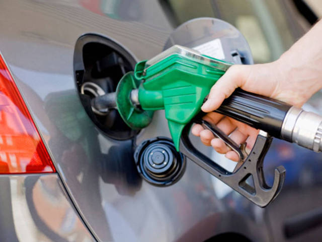 الإمارات ترفع أسعار البنزين لشهر مايو
