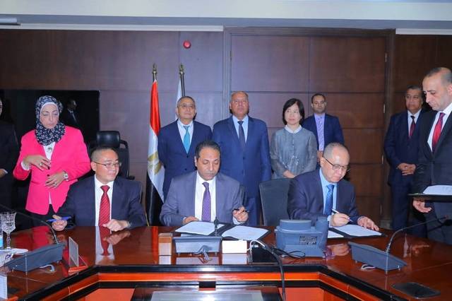 Egypt, China ink $571m contracts to build electric railway project