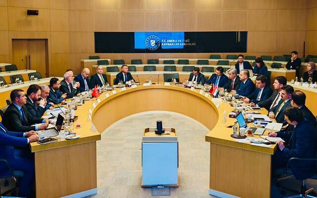 جانب من المفاوضات بين وزارة النفط العراقية ووزارة الطاقة والثروات الطبيعية في الجمهورية التركية