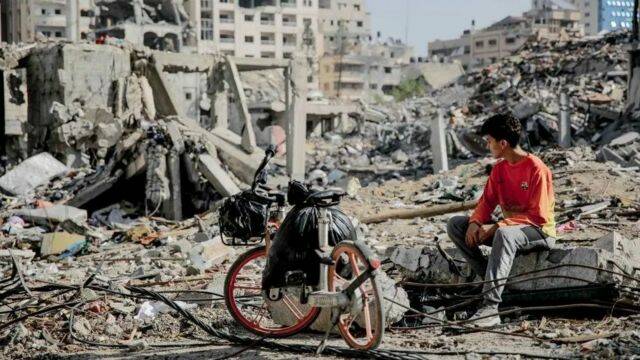 استمرار قصف قوات الاحتلال لقطاع غزة منذ يوم أكتوبر الماضي