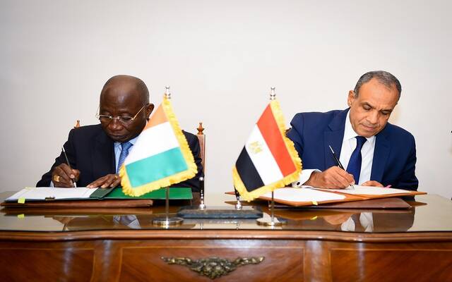 مصر وكوت ديفوار تبحثان رفع العلاقات لشراكة شاملة وتوقعان اتفاقية إعفاء للتأشيرات