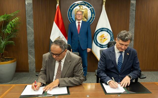 جانب من توقيع مذكرة نوايا مع شركة إيني