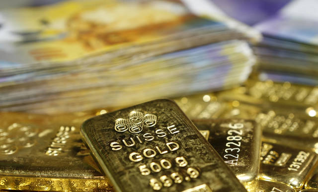 الذهب يتراجع وسط ترقب قرار رفع الفائدة الأمريكية