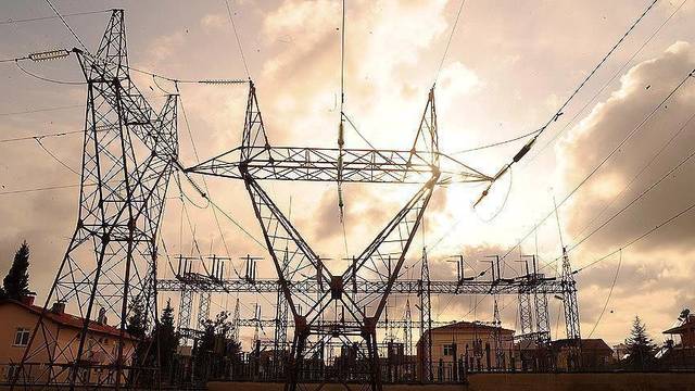 توقيع اتفاقيتين بين مصر والإمارات لبناء محطتي كهرباء
