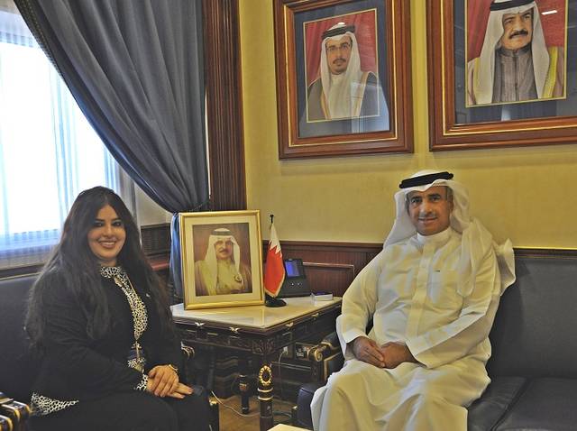 وزير الإسكان البحريني يبحث المشاريع السكنية الجديدة