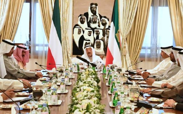 وزير الصحة يعرض على أمير الكويت جهود مكافحة كورونا باجتماع استثنائي لـ"الوزراء"