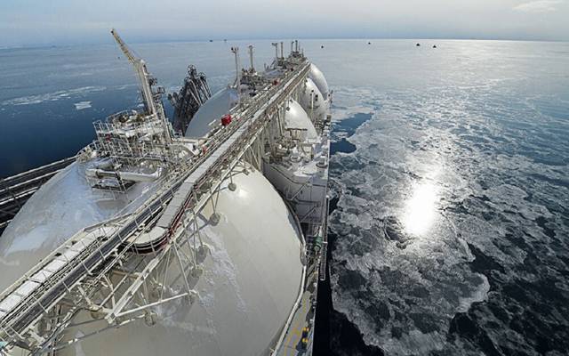 تحميل ناقلة بشحنة 70 ألف طن من الغاز المسال في ميناء دمياط