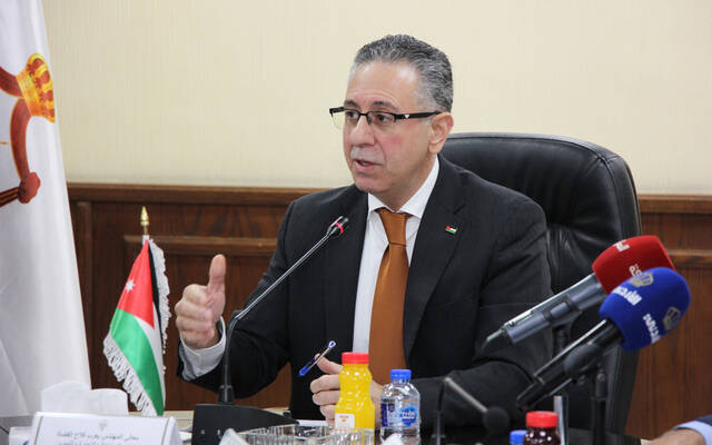 وزير الصناعة والتجارة والتموين يعرب القضاة