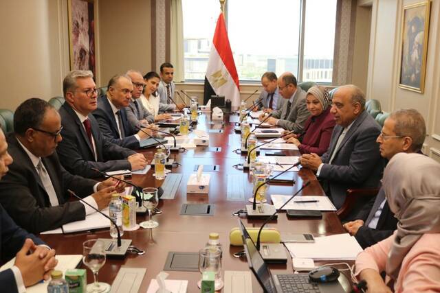 "الكهرباء" و"البترول" تبحثان خطة العمل لمواجهة الطلب على الطاقة في مصر بالصيف