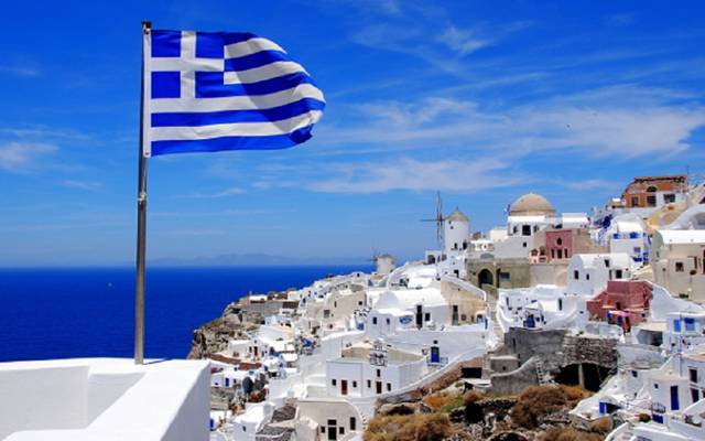 "فيتش" ترفع التصنيف الائتماني لليونان مع تعافي الاقتصاد