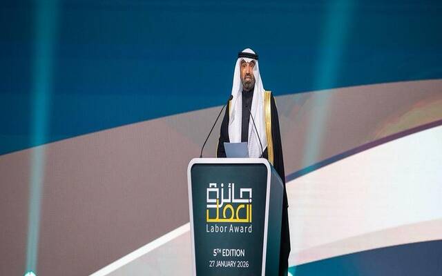 وزير الموارد البشرية والتنمية الاجتماعية، أحمد الراجحي خلال رعايته حفل جائزة العمل
