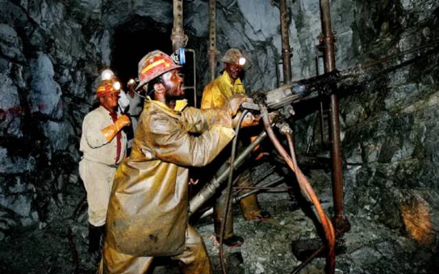 منجم للبلاتين