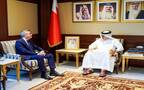 الدكتور عبداللطيف بن راشد الزياني وزير الخارجية البحريني و إيريك جيرو تيلم سفير الجمهورية الفرنسية لدى مملكة البحرين