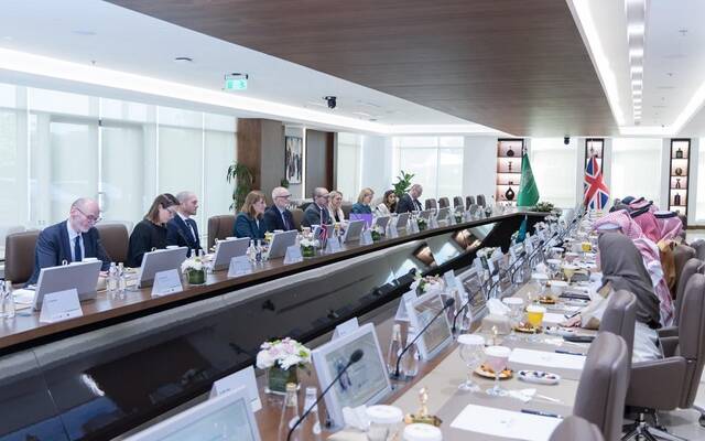وزير التجارة السعودي يلتقي مع وفد بريطاني على هامش أعمال مؤتمر مبادرة مستقبل الاستثمار بالرياض