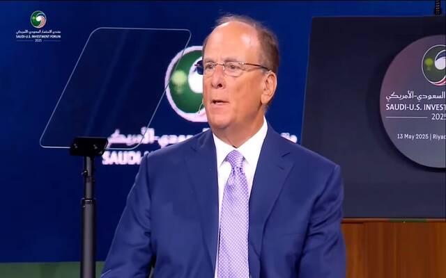 الرئيس التنفيذي لشركة بلاك روك، لاري فينك، خلال مشاركته في منتدى الاستثمار السعودي الأمريكي بالرياض