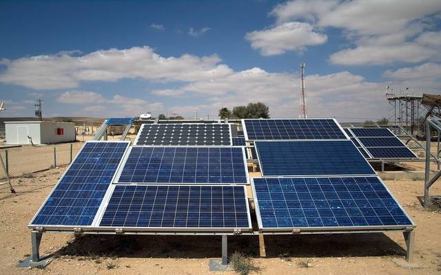 "الاستثمار الفلسطيني" يوقع اتفاقية بناء محطتي طاقة شمسية