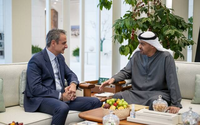 جانب من لقاء الشيخ محمد بن زايد آل نهيان رئيس دولة الإمارات كيرياكوس ميتسوتاكيس رئيس وزراء جمهورية اليونان