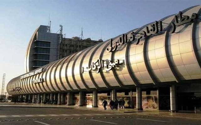 مصر للطيران توضح ضوابط وإجراءات استقبال الوافدين الجديدة