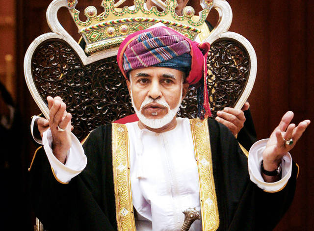 السلطان قابوس يصدر 3 مراسيم بتعيين مسؤولين في الحكومة