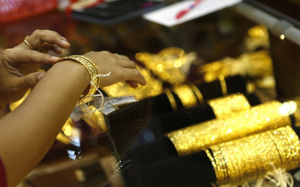 الذهب يفقد 9 دولارات مع عودة التفاؤل التجاري