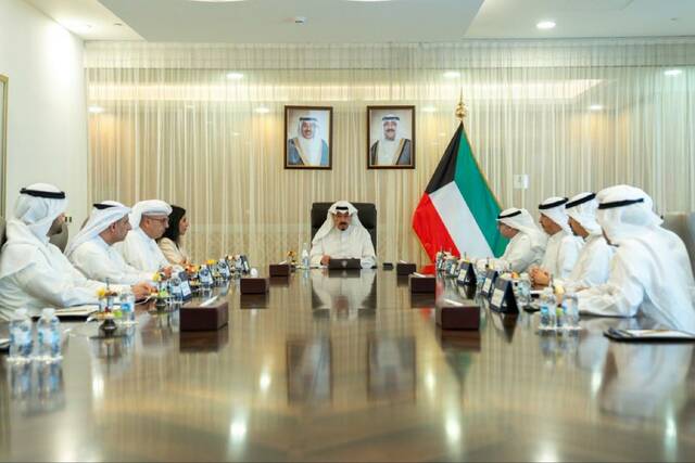 خلال الاجتماع