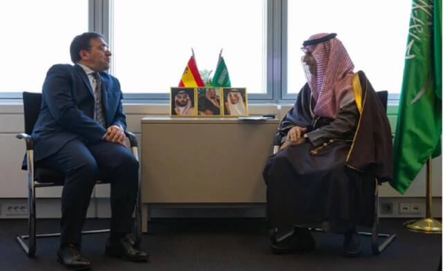 المملكة تبحث مع إسبانيا وبولندا سبل تعزيز التعاون والتطورات في قطاع غزة