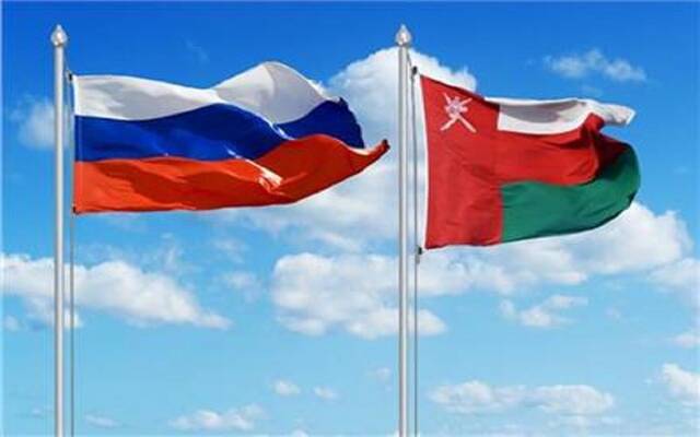 روسيا وعمان تبحثان آفاق تطوير التعاون الصناعي على هامش منتدى بطرسبورج