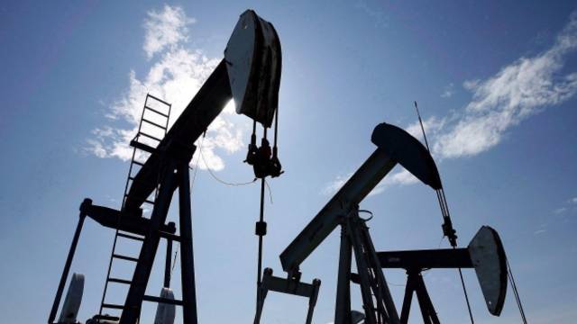 Oil declines as US-Sino trade tensions raise demand worries