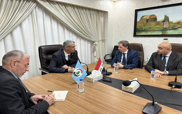 وزير النفط يبحث مع المدير التنفيذي لـ "إيني" الإيطالية تطوير إنتاج حقل الزبير