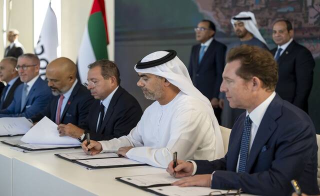 جانب من توقيع مجموعة "مدن" اتفاقيات مع شركاء ومستثمرين لتطوير مشروع رأس الحكمة