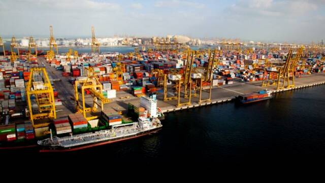 الموانئ والجمارك  بدولة الإمارات