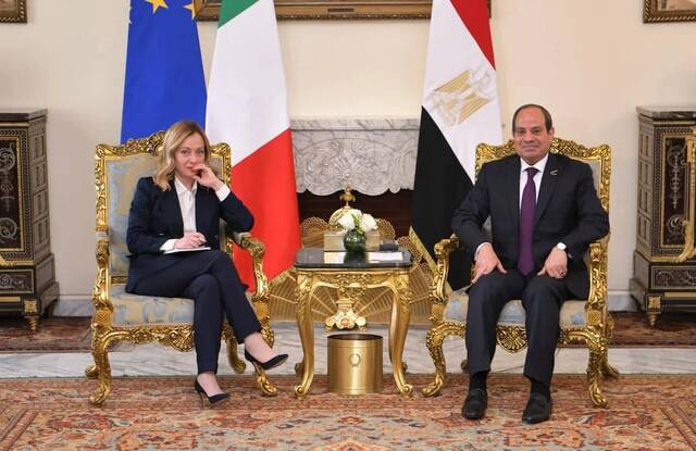 لقاء سابق